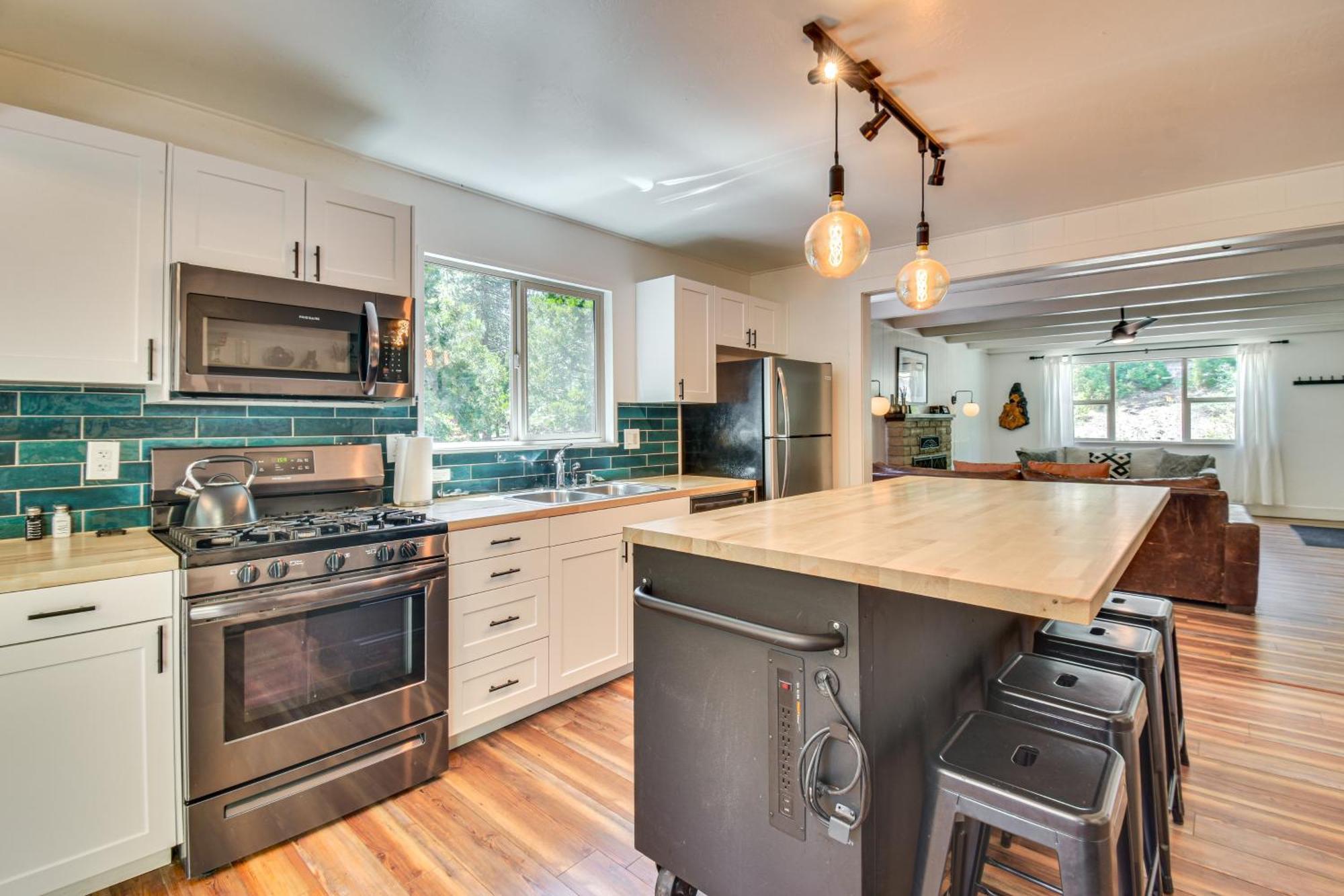 Cozy Retreat With Deck About 2 Mi To Pinecrest Lake! * Strawberry