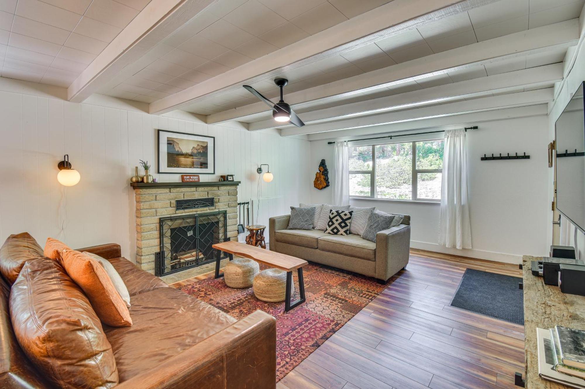 Cozy Retreat With Deck About 2 Mi To Pinecrest Lake!